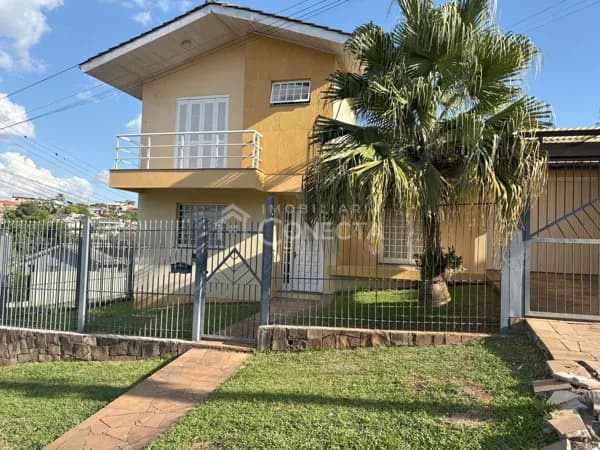 Casa de esquina com 3 dormitórios a 50 m da avenida