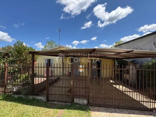 Casa a venda no bairro Floresta ( duas casas no mesmo pátio)!