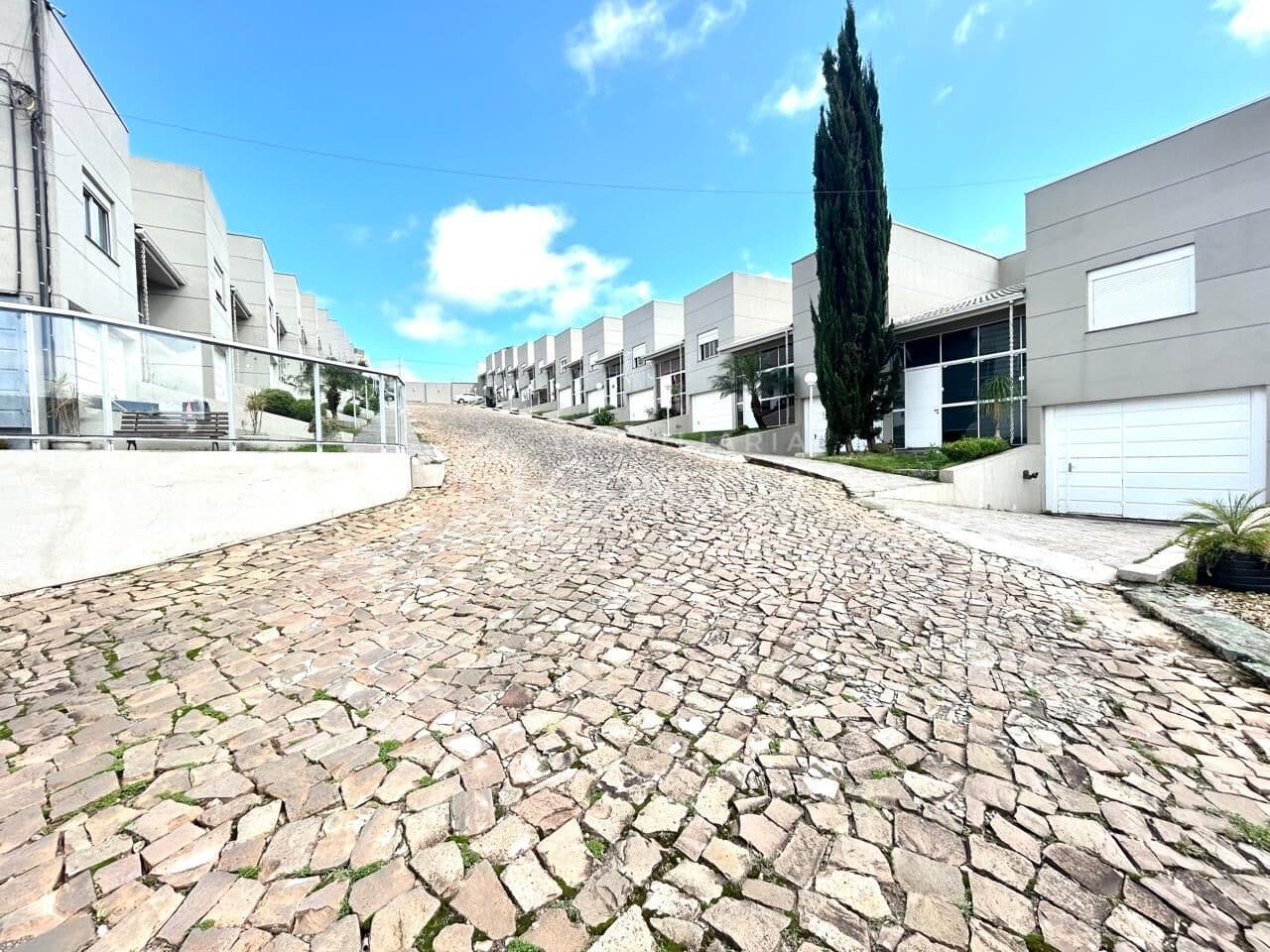 Exclusividade Casa com 3 dormitórios em condomínio fechado, no centro em Carazinho.
