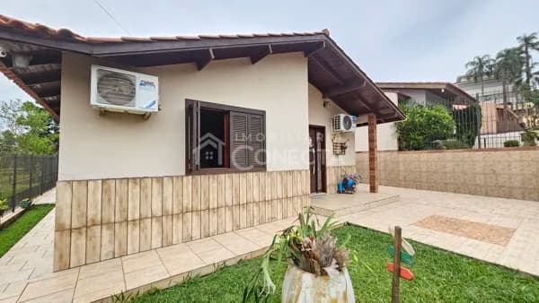 Casa a venda com 3 dormitórios com excelente localização a poucos metros da Avenida Pátria!