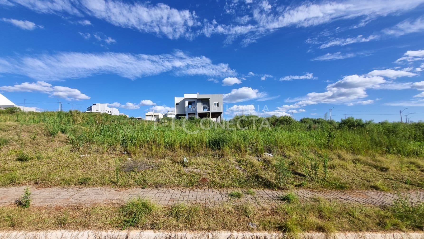 Terreno de 300 m² a venda no Loteamento Morada da Pátria!