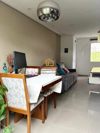 Sobrado em Condomínio Fechado – 75m², 2 Dorms, 2 Vagas e Lazer em Quitaúna