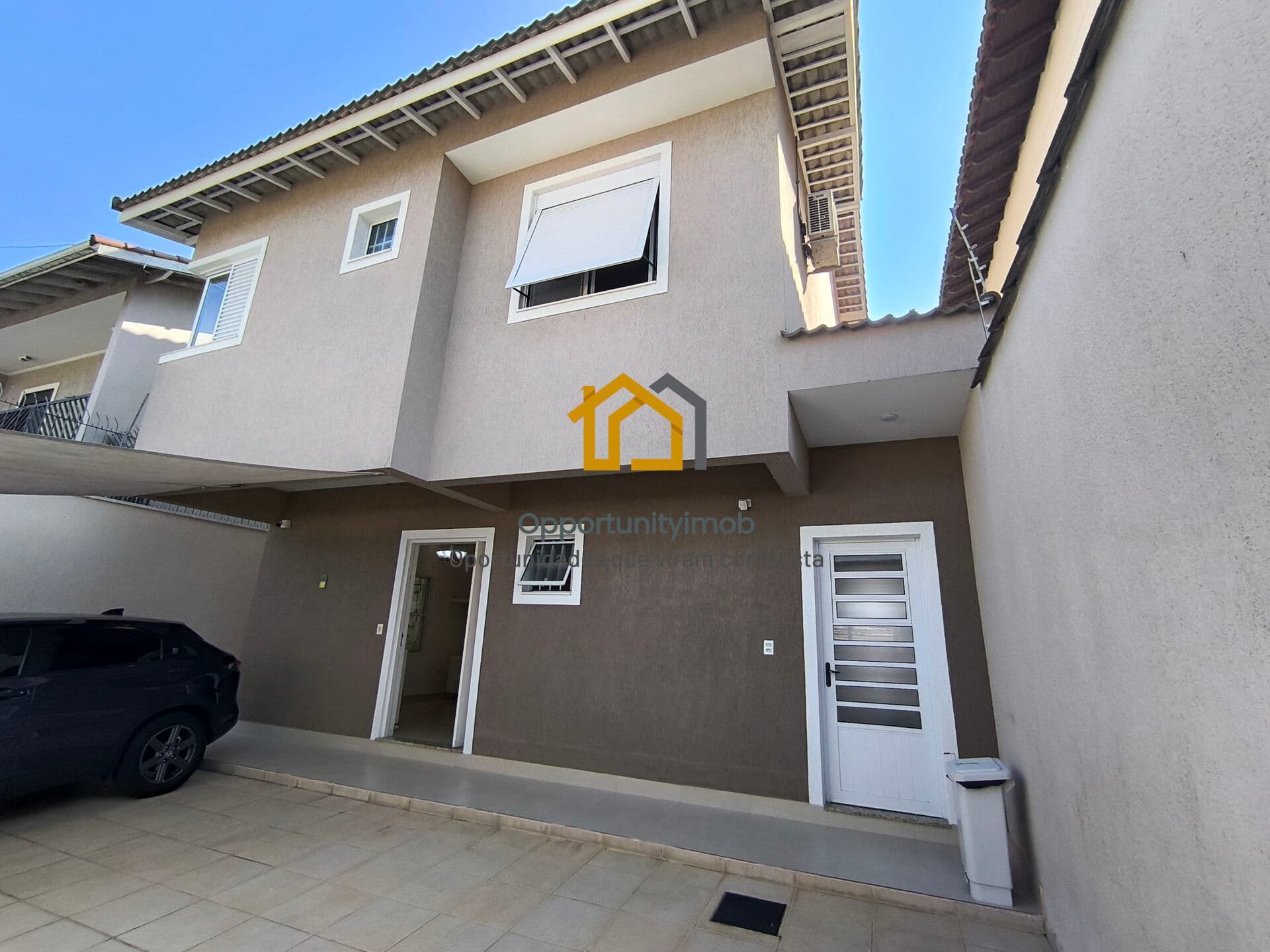 Casa de 240m² à Venda no Jardim Adalgisa | 3 Suítes, Piscina e Segurança 24h