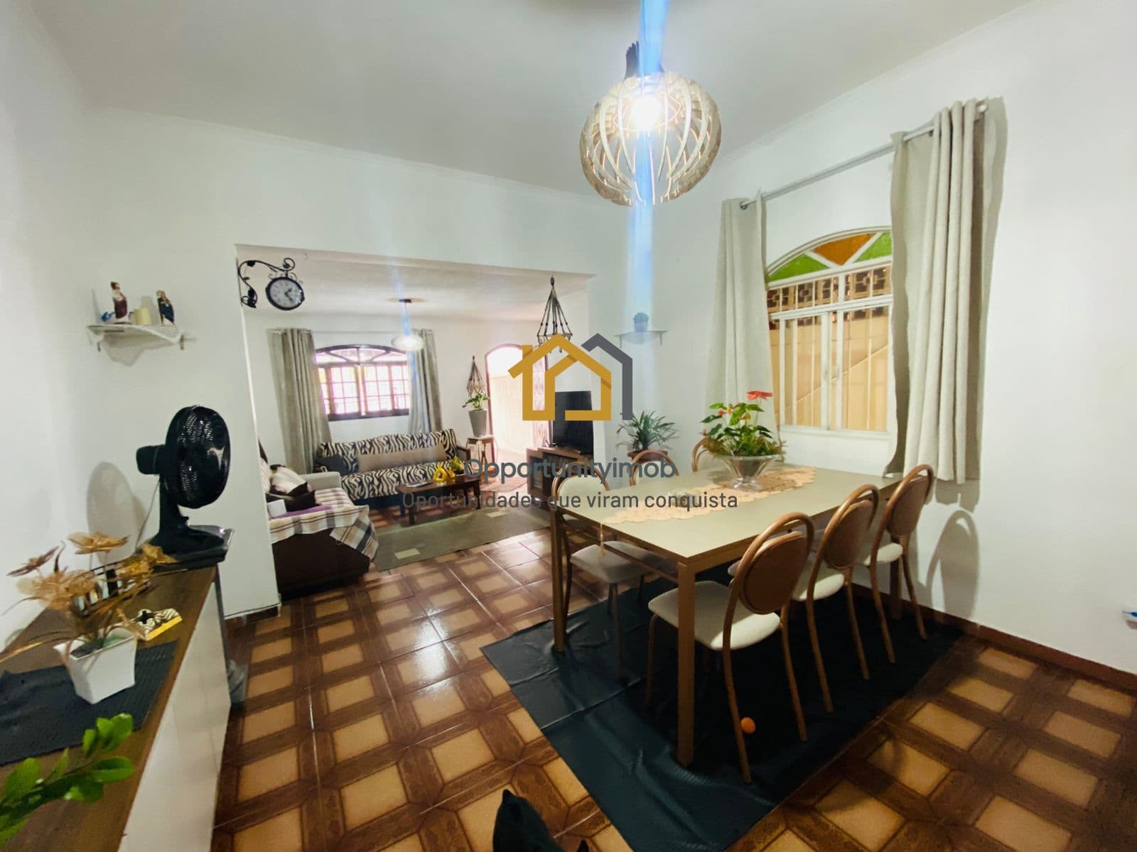 Casa à Venda em Osasco, 184m², 3 Dormitórios, 2 Vagas, Ambientes Amplos e Ótima Localização
