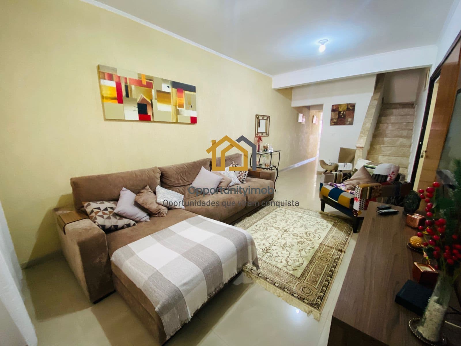 Sobrado de 275,67m², 3 dormitórios (2 suítes) + 3 vagas – Jardim das Flores