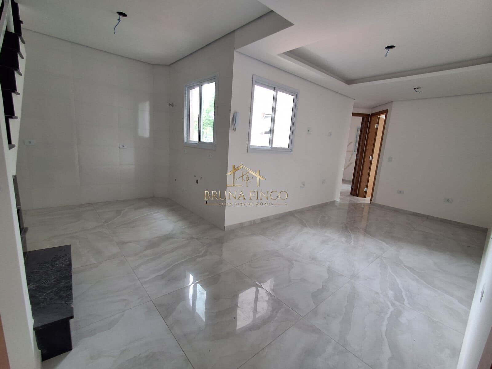LINDA COBERTURA FRENTE NOVA E C/ ELEVADOR - 2 DORMITÓRIOS, SACADA, COBERTURA GOURMET E 2 VAGAS!