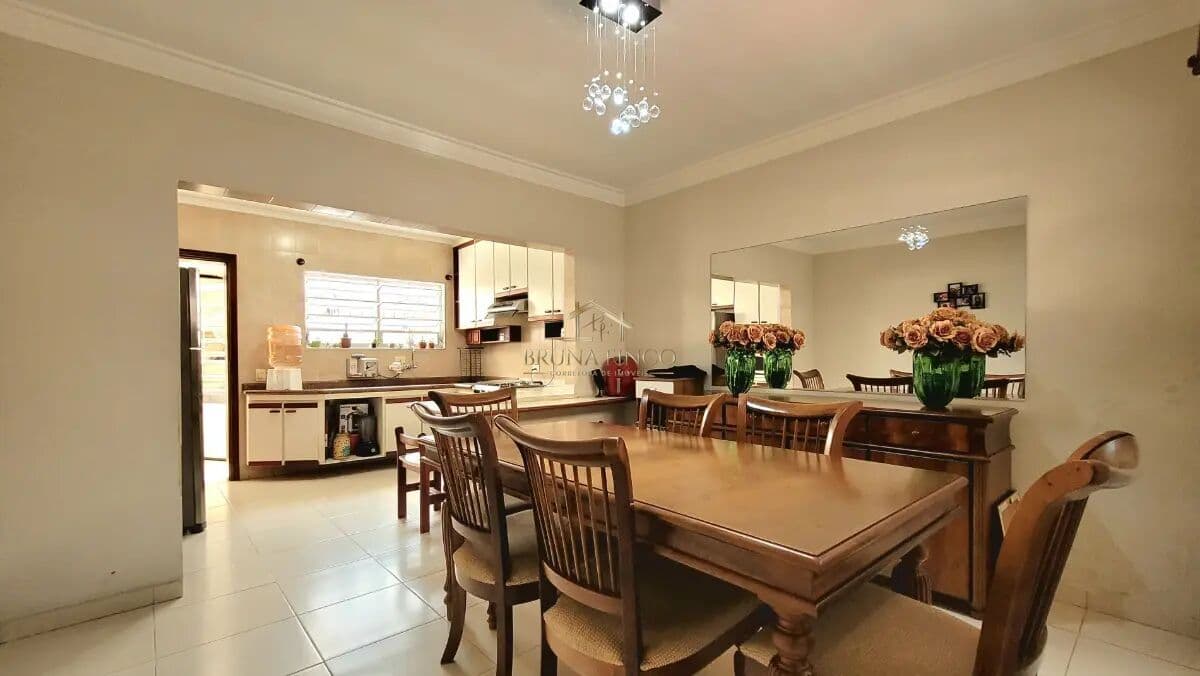 LINDO SOBRADO DE 153 M² - 3 DORMITÓRIOS, SUÍTE, COZINHA AMERICANA, CHURRASQUEIRA, 2 VAGAS! A 6 MIN. ATRIUM SHOPPING!
