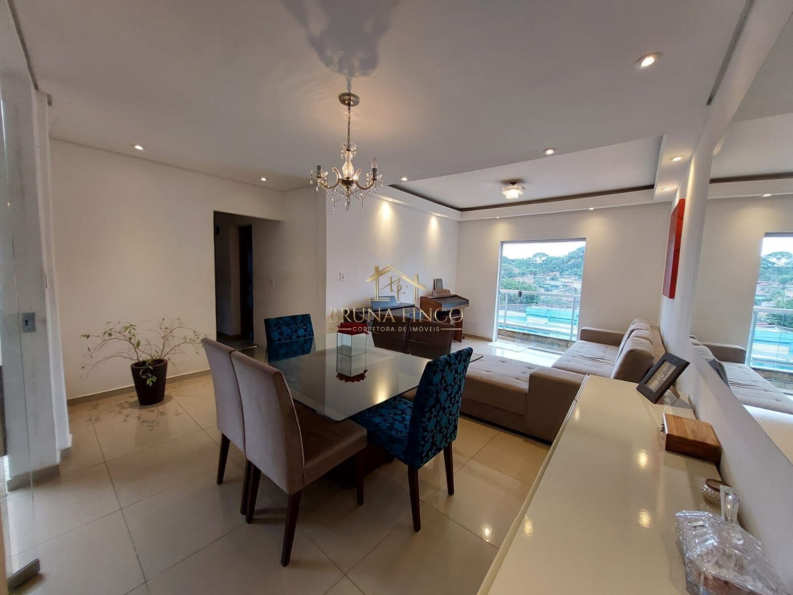 CASA RESIDENCIAL C/ SALÃO COMERCIAL - 250 M² 4 DORMTS, ESPAÇO GOURMET C/ CHURRASQUEIRA, TERRENO NOS FUNDOS, 3 VAGAS E SALÃO P/ FINS COMERCIAIS!