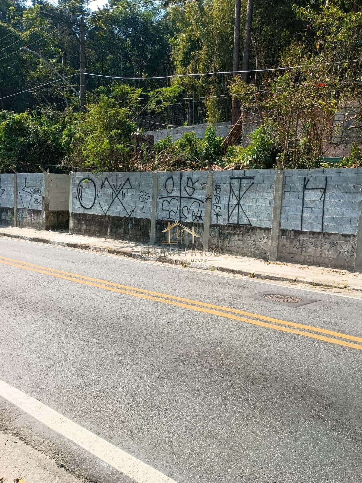 TERRENO DE 300 M² PRÓXIMO A REGIÃO CENTRAL - COM ESCRITURA!