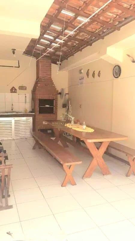 LINDO SOBRADO ESPAÇOSO DE 147 M² - 3 DORMTS, SUÍTE, BANHEIRA/HIDRO, VARANDA, ESPAÇO GOURMET C/ CHURRASQUEIRA E 2 VAGAS!
