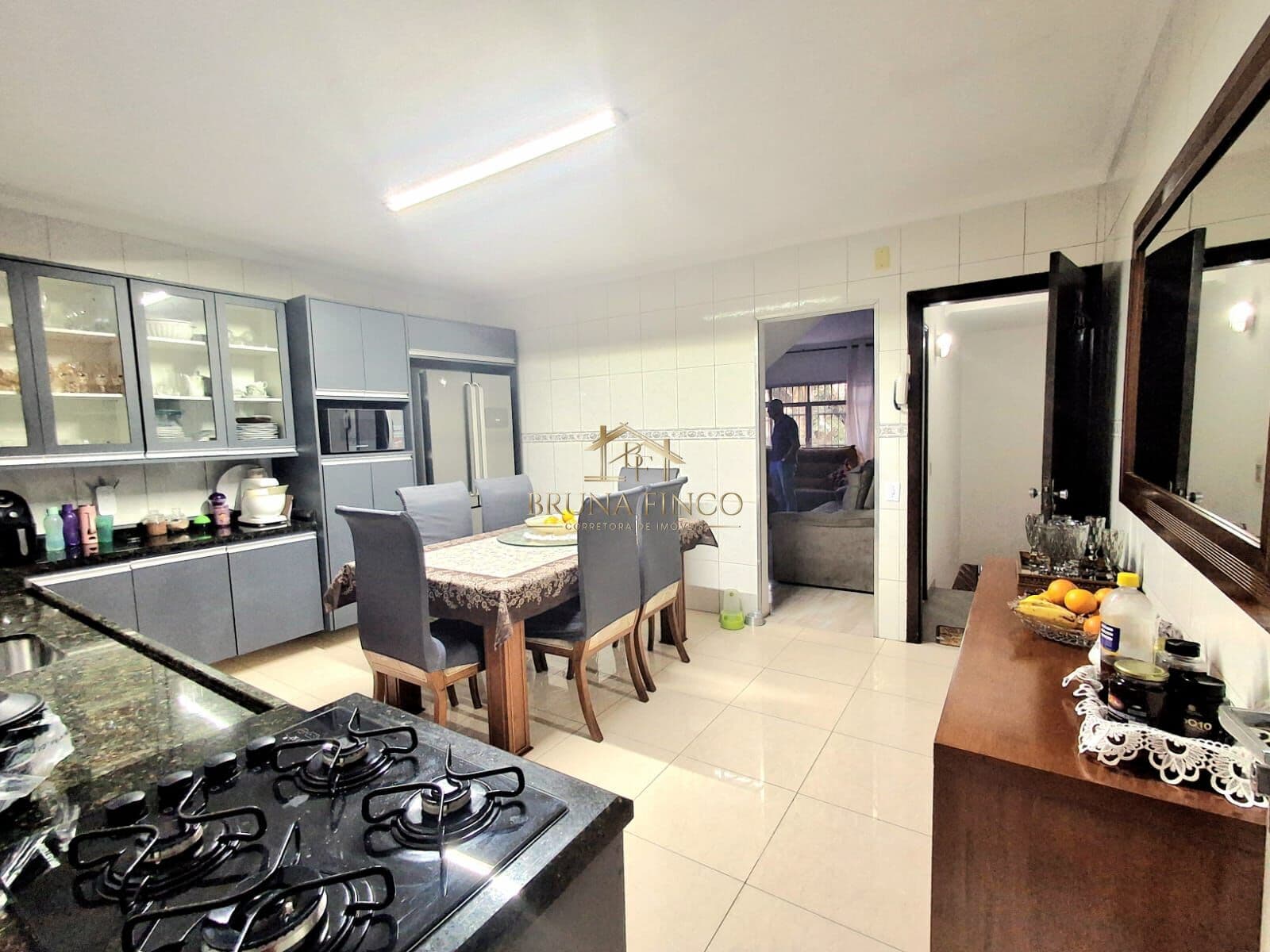 SOBRADO RESIDENCIAL/COMERCIAL DE 141 M² - 2 DORMTS, EDÍCULA/ESCRITÓRIO, CHURRASQUEIRA, 3 VAGAS! AO LADO DA RUA DAS FIGUEIRAS!