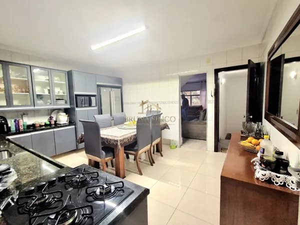 SOBRADO RESIDENCIAL/COMERCIAL DE 141 M² - 2 DORMTS, EDÍCULA/ESCRITÓRIO, CHURRASQUEIRA, 3 VAGAS! AO LADO DA RUA DAS FIGUEIRAS!