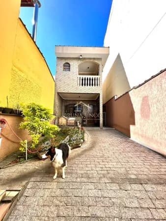 SOBRADO AMPLO DE 4 DORMTS, SUÍTE COM SACADA, ESPAÇO GOURMET C/ CHURRASQUEIRA E 6 VAGAS!