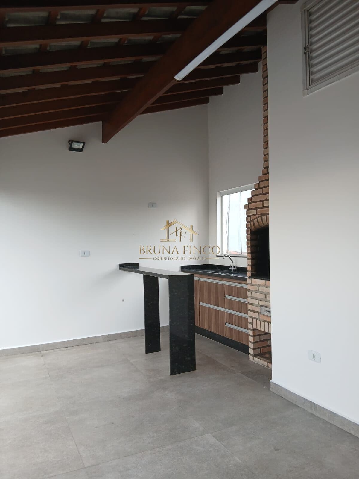 LINDO SOBRADO NOVO - 113 M² - 2 SUÍTES, SACADA, ESPAÇO GOURMET C/ CHURRASQUEIRA E 2 VAGAS!