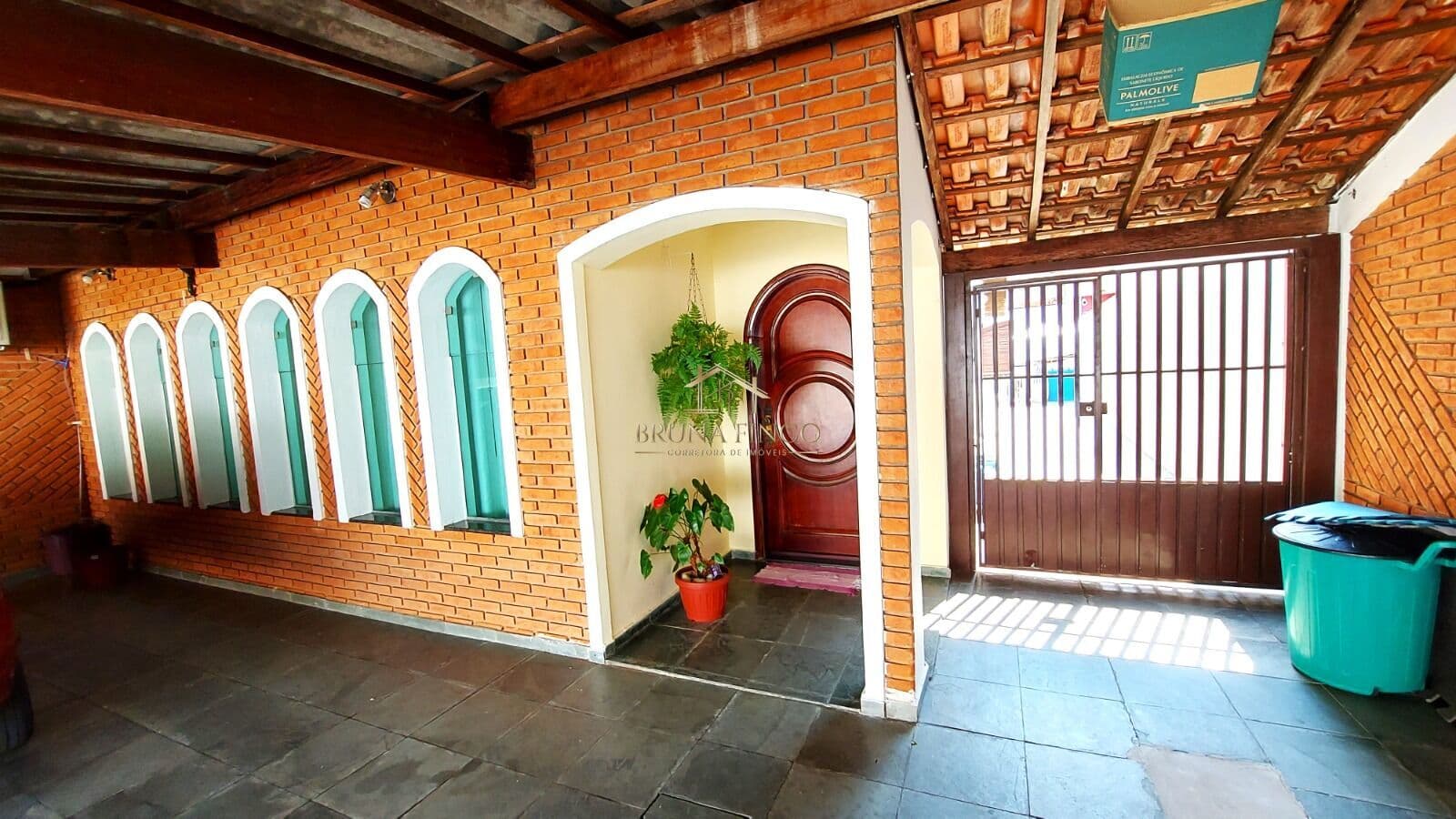 CASA 100% TÉRREA - 3 DORMTS, SUÍTES, QUINTAL AMPLO, 3 VAGAS! 315 M²