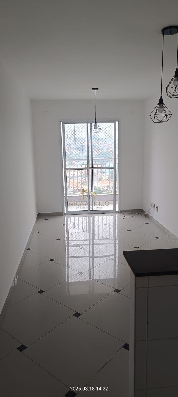 APARTAMENTO 61 M² - 3 DORMITÓRIOS, SALA C/ SACADA, 1 VAGA! ANDAR ALTO - PORTARIA E ELEVADOR!