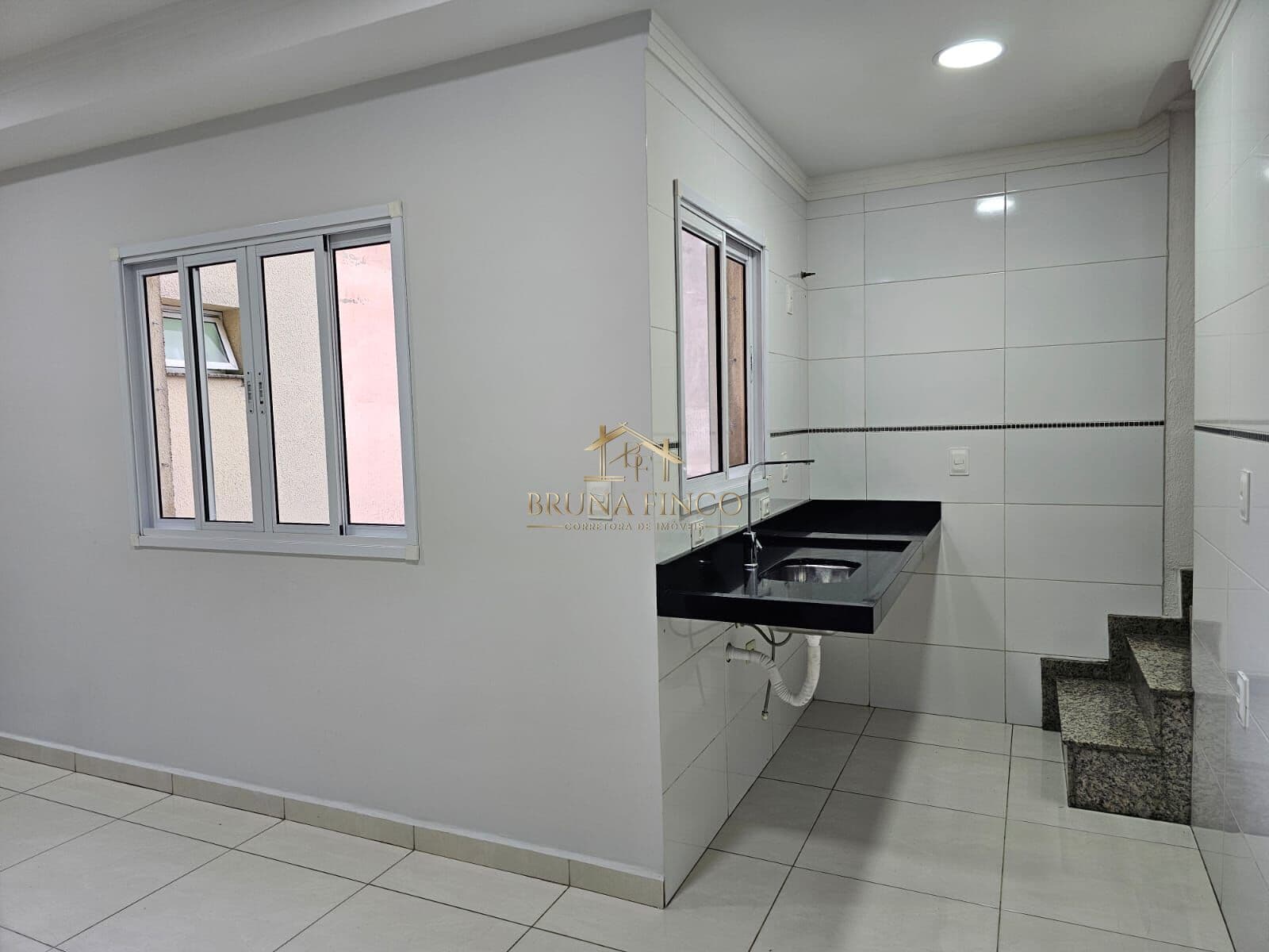 COBERTURA ACESSO INTERNO - 2 DORMTS COM SACADA, ESPAÇO GOURMET E 1 VAGA! AO LADO DA AV. PEREIRA BARRETO!