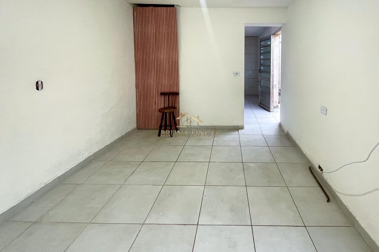 3 CASAS NO TERRENO - Ao lado da Av. Queiroz Filho