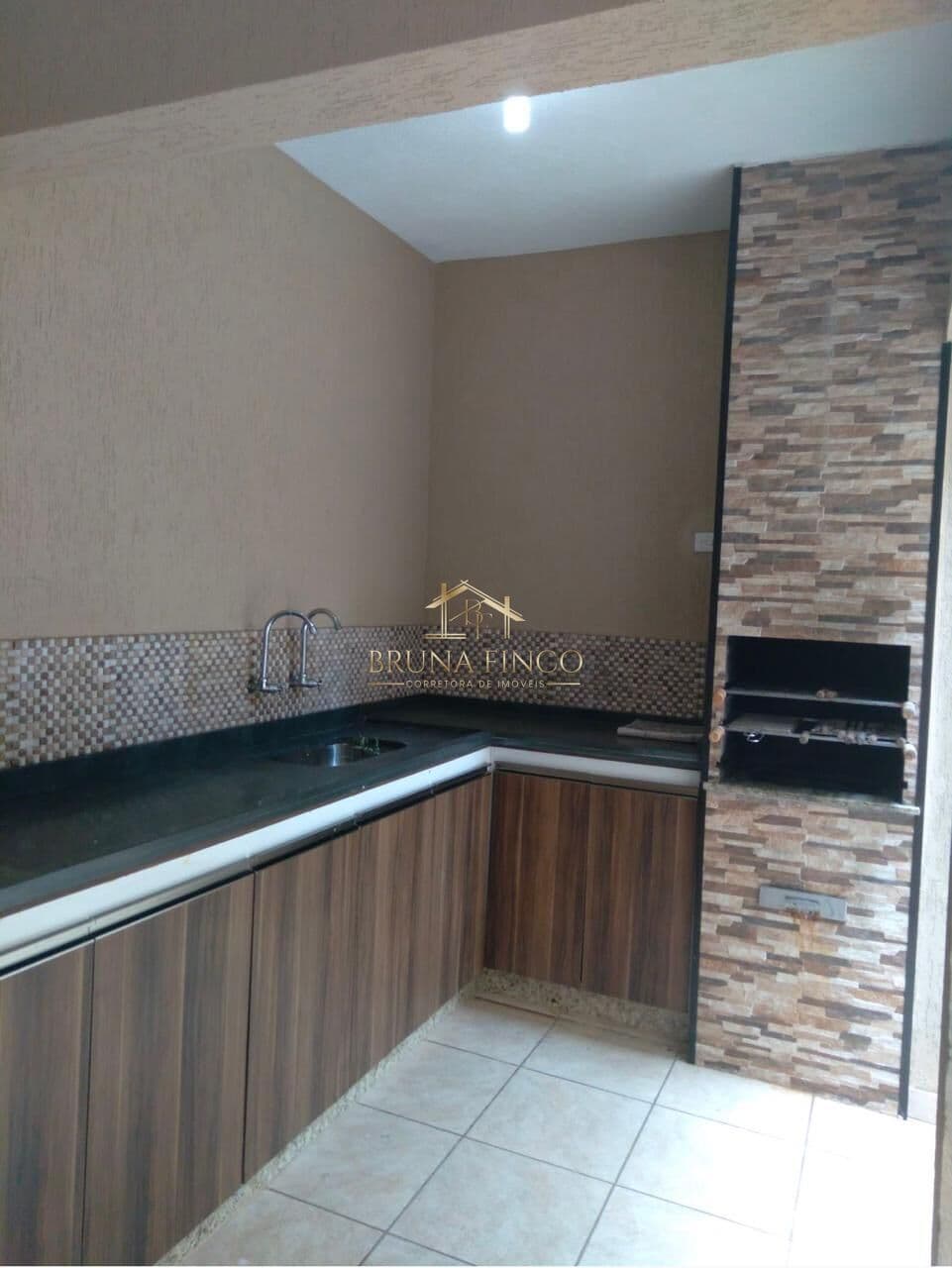 SOBRADO AMPLO DE 225 M² - 3 DORMTS, SUÍTE, SACADA, ESPAÇO GOURMET C/ CHURRASQUEIRA E 2 VAGAS!