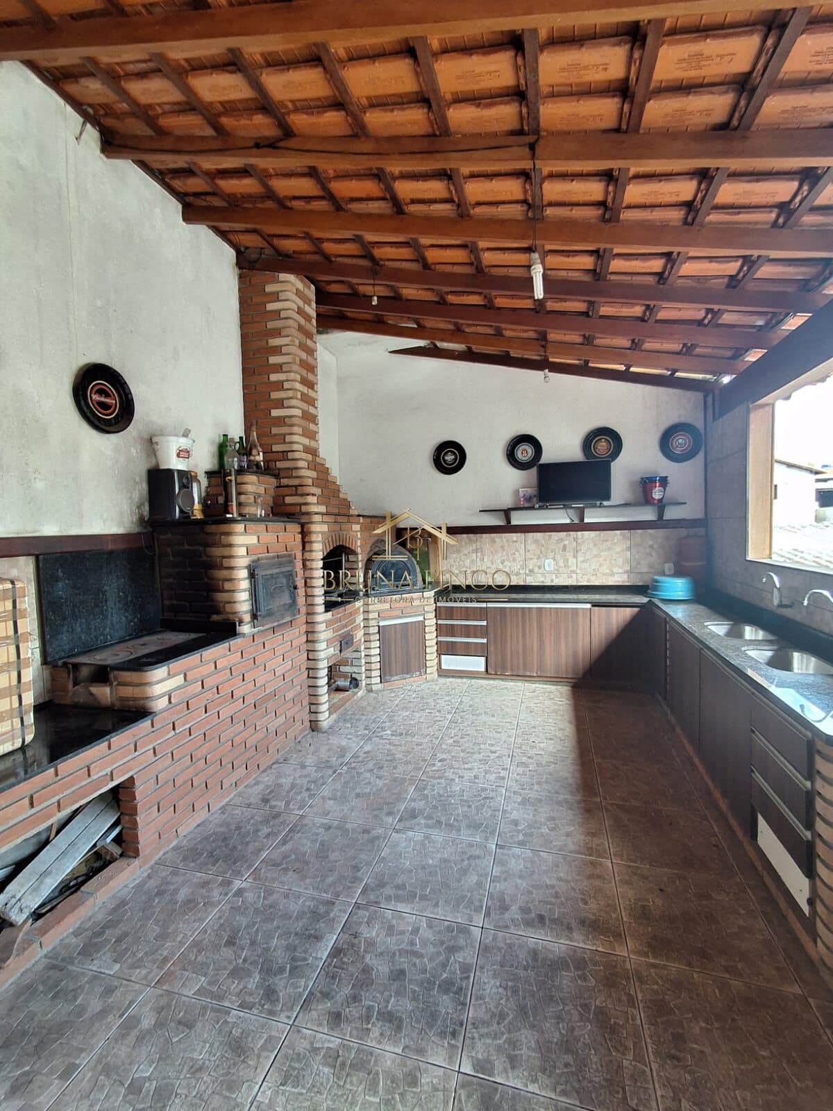 2 CASAS NO QUINTAL - ESPAÇO GOURMET C/ CHURRASQUEIRA, FORNO A LENHA E DE PIZZA - 4 VAGAS!