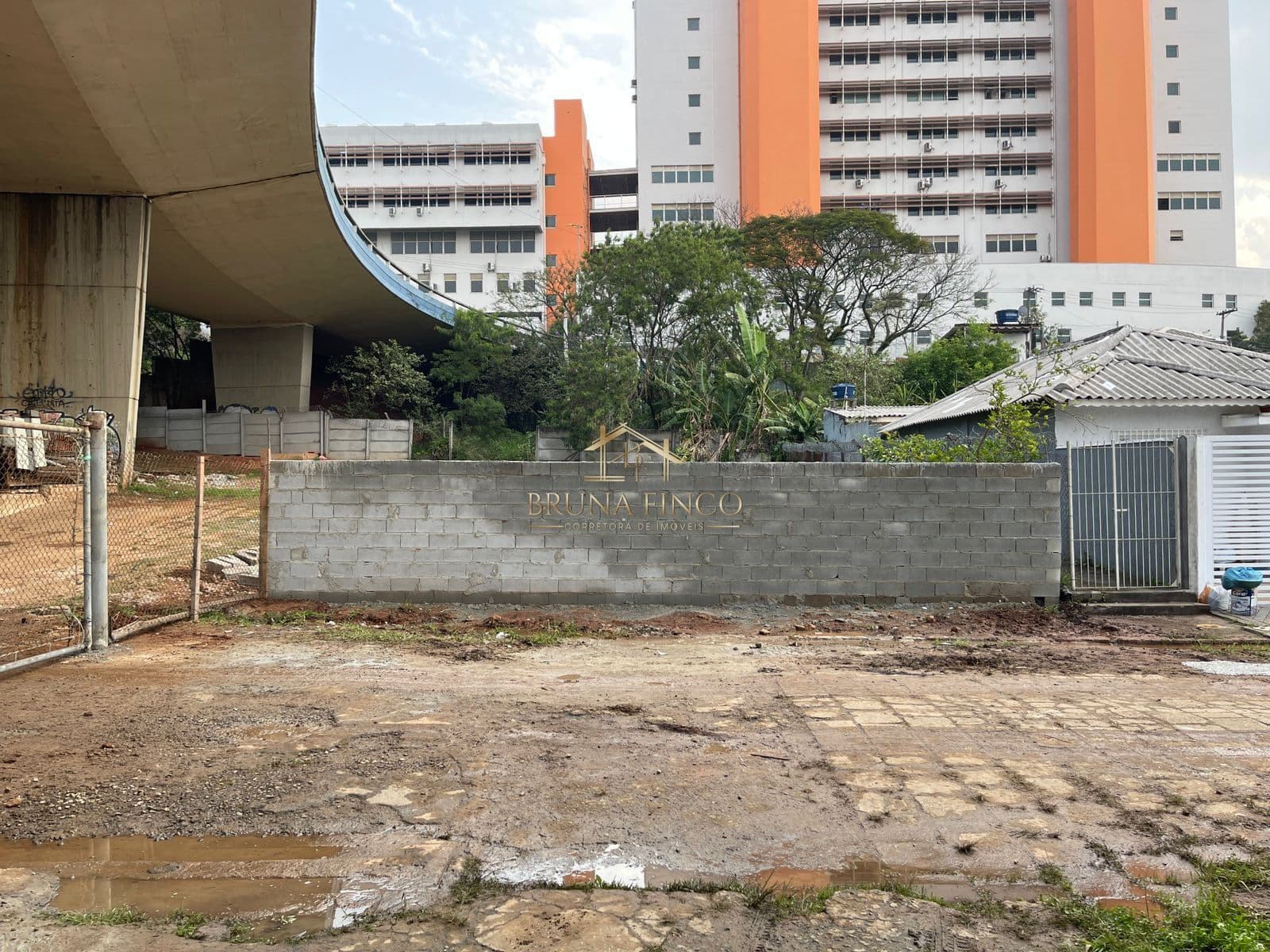TERRENO PLAINO DE 322 M ² (COMERCIAL/RESIDENCIAL) AO LADO DA FACULDADE USCS!