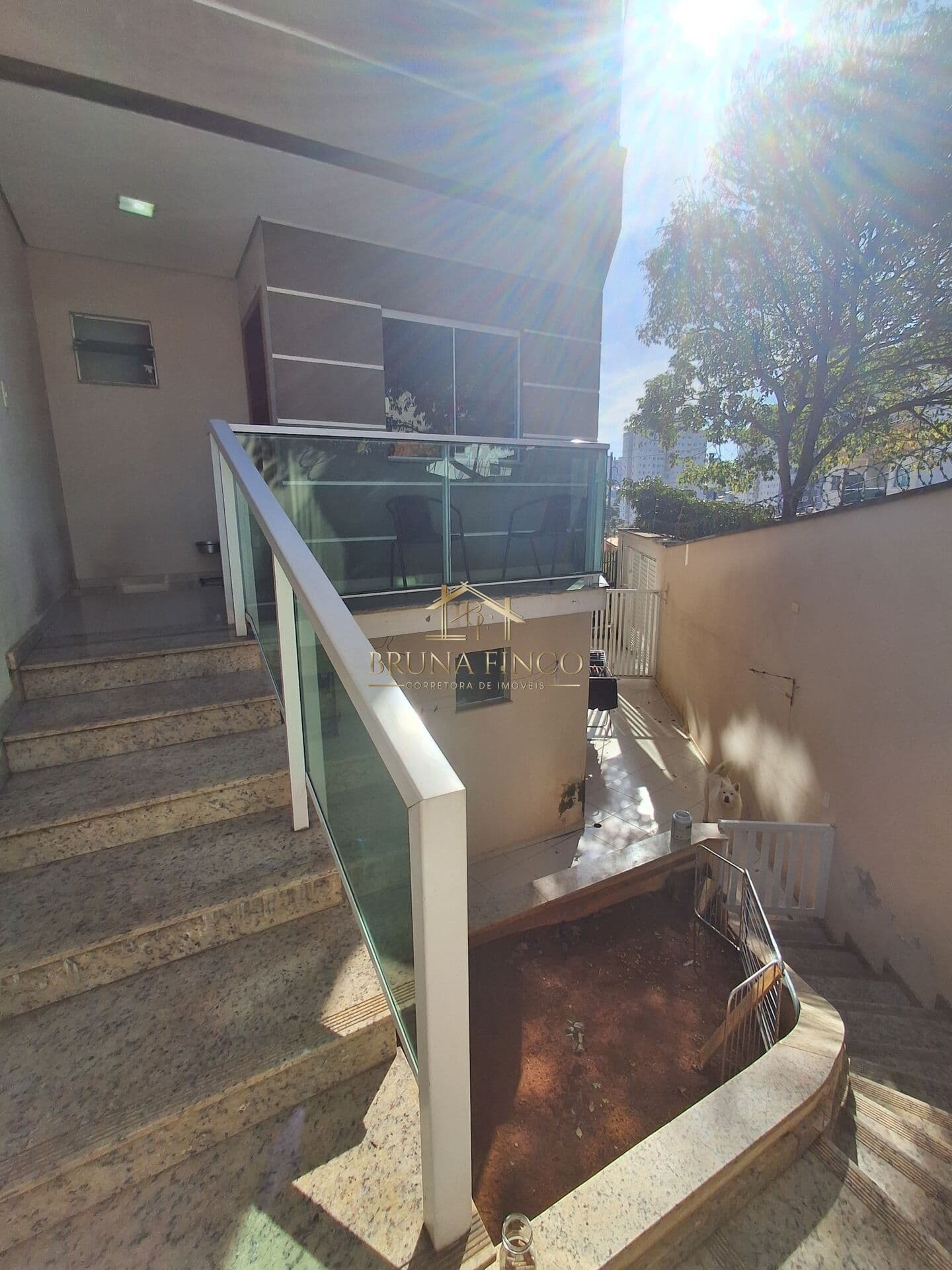 LINDO SOBRADO - 161 M² - 3 SUÍTES, SACADAS, QUINTAL, ESPAÇO GOURMET E 3 VAGAS!