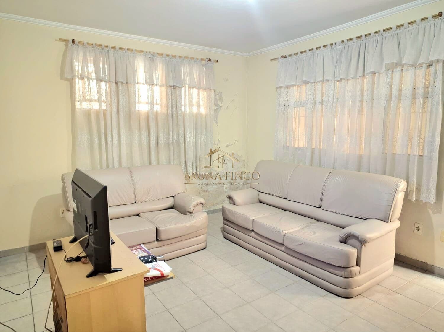 CASA TÉRREA DE LAJE (RESIDENCIAL/COMERCIAL) 120 M² - 2 DORMITÓRIOS, SUÍTE, QUINTAL/COBERTURA E 2 VAGAS! AO LADO DA RUA CARIJOS E CORONEL SEABRA!