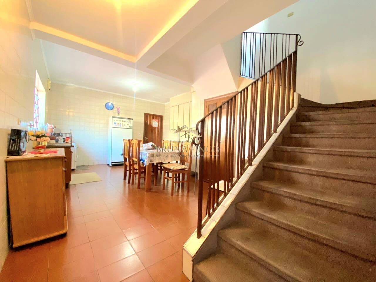 LINDO SOBRADO RESIDENCIAL/ COMERCIAL AO LADO DO PARQUE CHICO MENDES DE 177 M² - 3 DORMITÓRIOS, VARANDA, QUINTAL E 3 VAGAS!