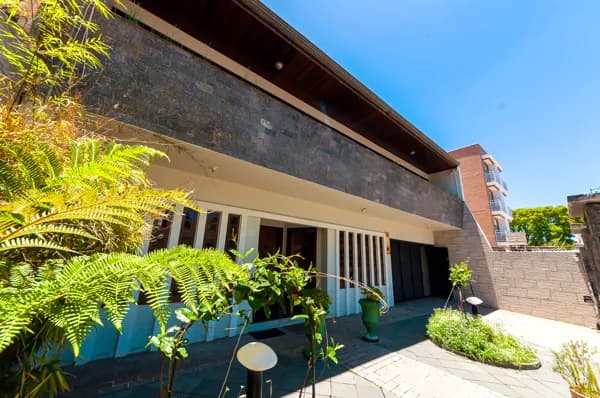 Casa à Venda no Bacacheri em Curitiba com 416m², 2 Suítes e Escritório Independente