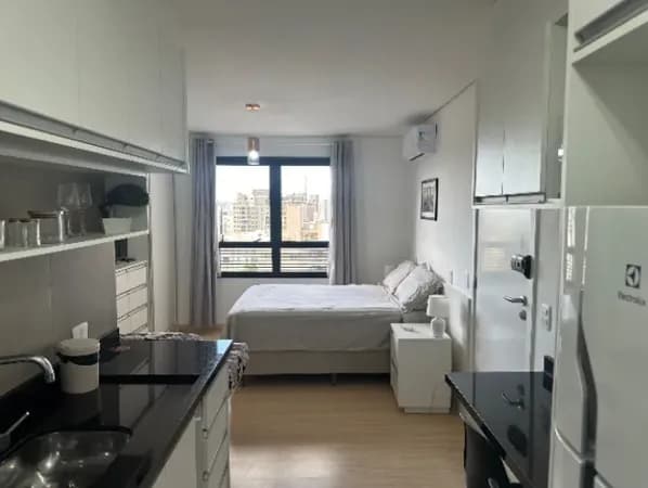 Studio mobiliado à venda no Cristo Rei em Curitiba com vaga Condomínio Eixo 795 Ideal para investir ou morar