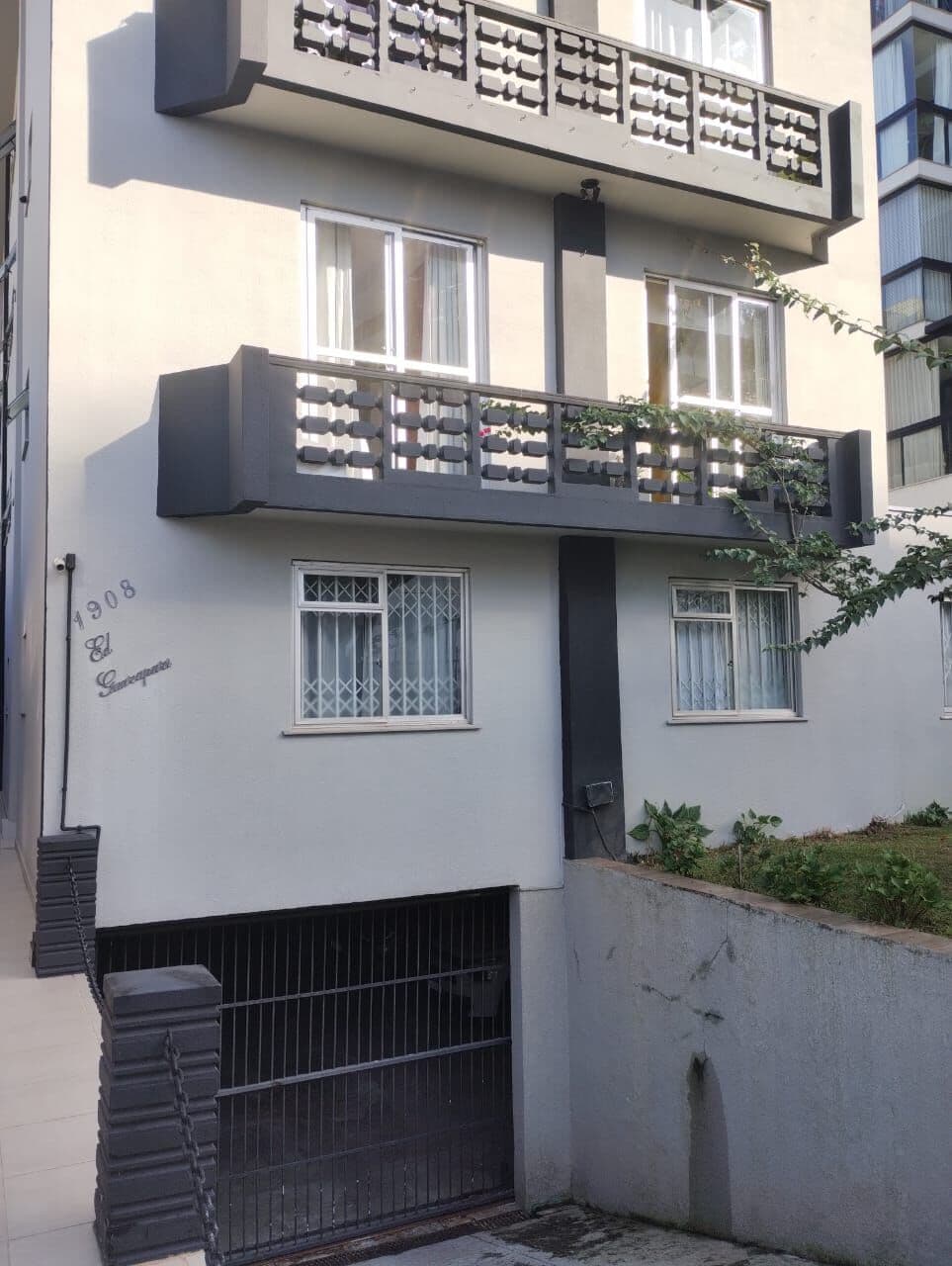 Apartamento à Venda na Vila Izabel em Curitiba 3 Quartos, Suíte, Vaga Coberta e Sacada Próximo ao Shopping Água Verde