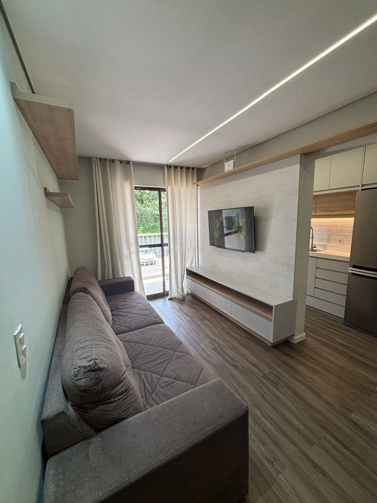 Apartamento Mobiliado à Venda em São José dos Pinhais 2 Quartos, Sacada com Churrasqueira e Condomínio Completo