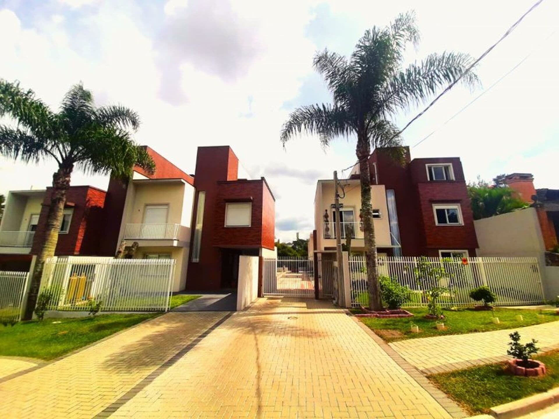 Sobrado Novo em Condomínio Fechado no Campo Comprido em Curitiba 3 Quartos, Ático com Terraço e 2 Vagas Residencial Insolaratta