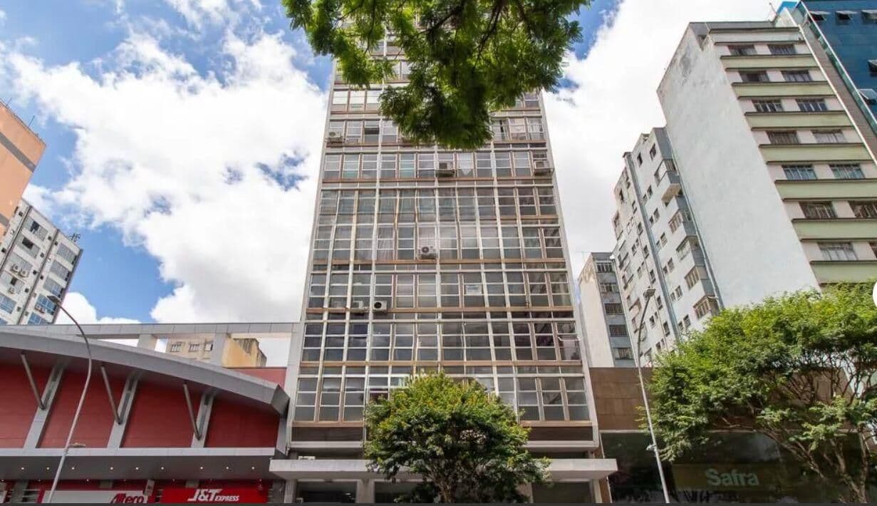Studio Mobiliado à Venda no Centro de Curitiba 33m² no Edifício Nosso Banco