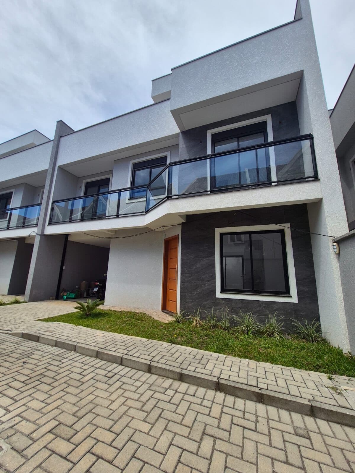 Sobrado Triplex à Venda em Santa Felicidade 3 Quartos, Terraço com Churrasqueira e Infra para Jacuzzi Residencial Emaús Curitiba