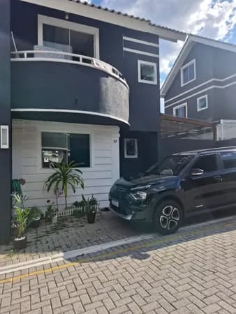 Sobrado Reformado e Mobiliado à Venda no Alto Boqueirão em Curitiba 4 Quartos, Ático e Área Gourmet com Teto Retrátil