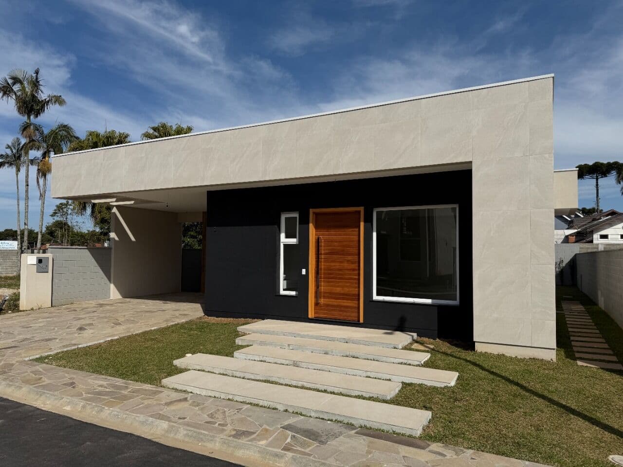 Casa em Condomínio com 4 quartos em Santa Felicidade