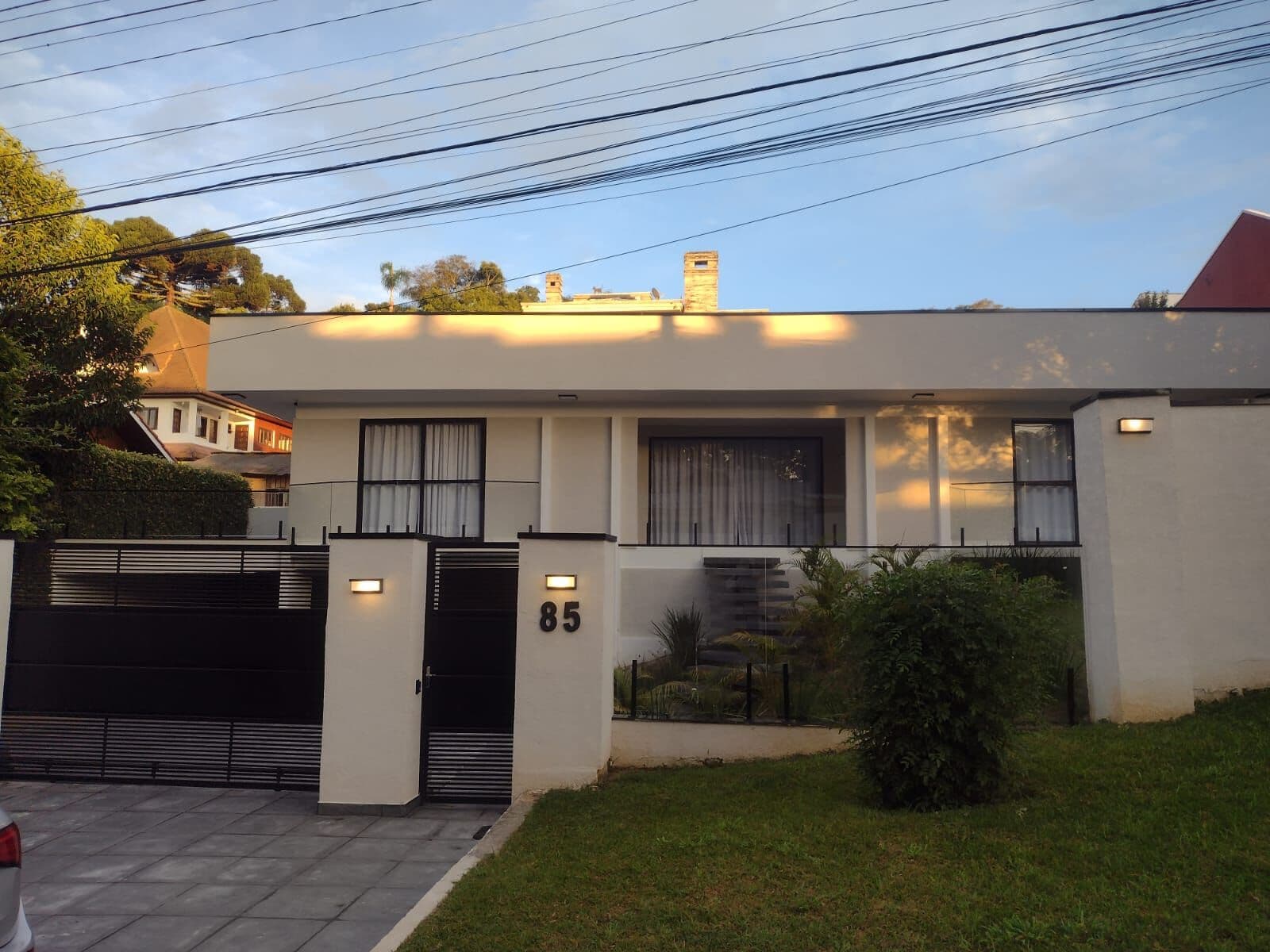 Casa à Venda no Pilarzinho em Curitiba 4 Quartos, 3 Suítes, 5 Vagas, 320m² Próx. Parque São Lourenço