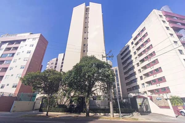 Apartamento à Venda no Centro Cívico em Curitiba 60m², 2 Quartos, Garagem e Excelente Localização