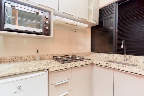 Studio à venda no Centro de Curitiba com vista livre e condomínio completo 33 m² por R$ 325 mil