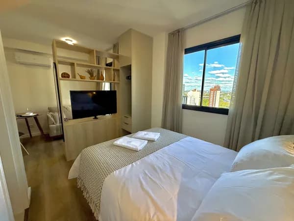 Studio Mobiliado à venda no Centro de Curitiba já rendendo Airbnb Investimento imediato