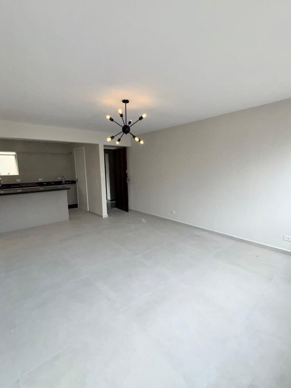 Apartamento Reformado com 3 Quartos à Venda no Água Verde em Curitiba Suíte, Vaga Coberta e Excelente Localização