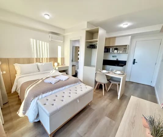 IBIZA Unique Home: Studio mobiliado à venda no Centro de Curitiba, pronto para morar ou investir