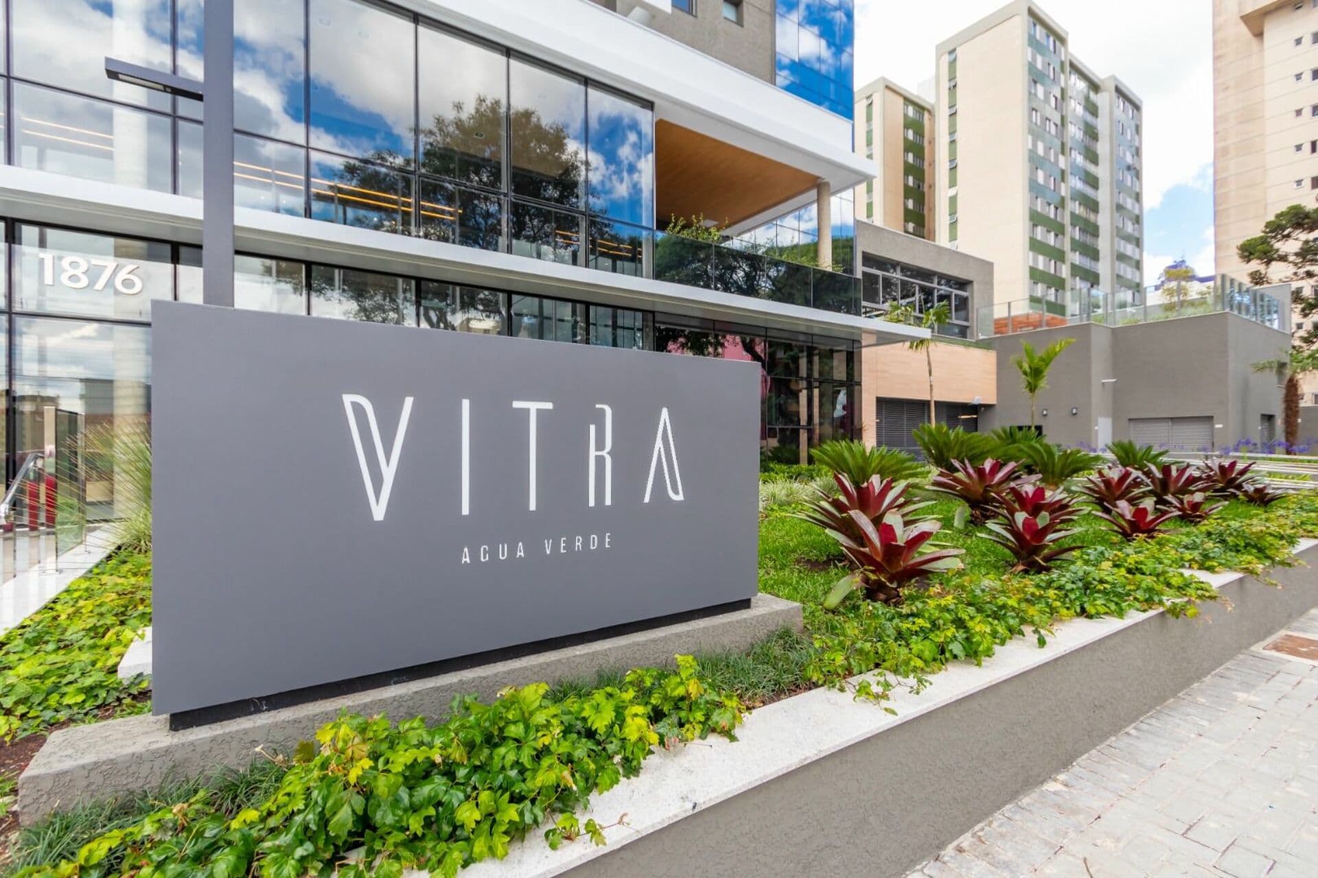 Apartamento Novo com 3 Suítes - 155 m² Privativos - Agua Verde - Pronto para Morar