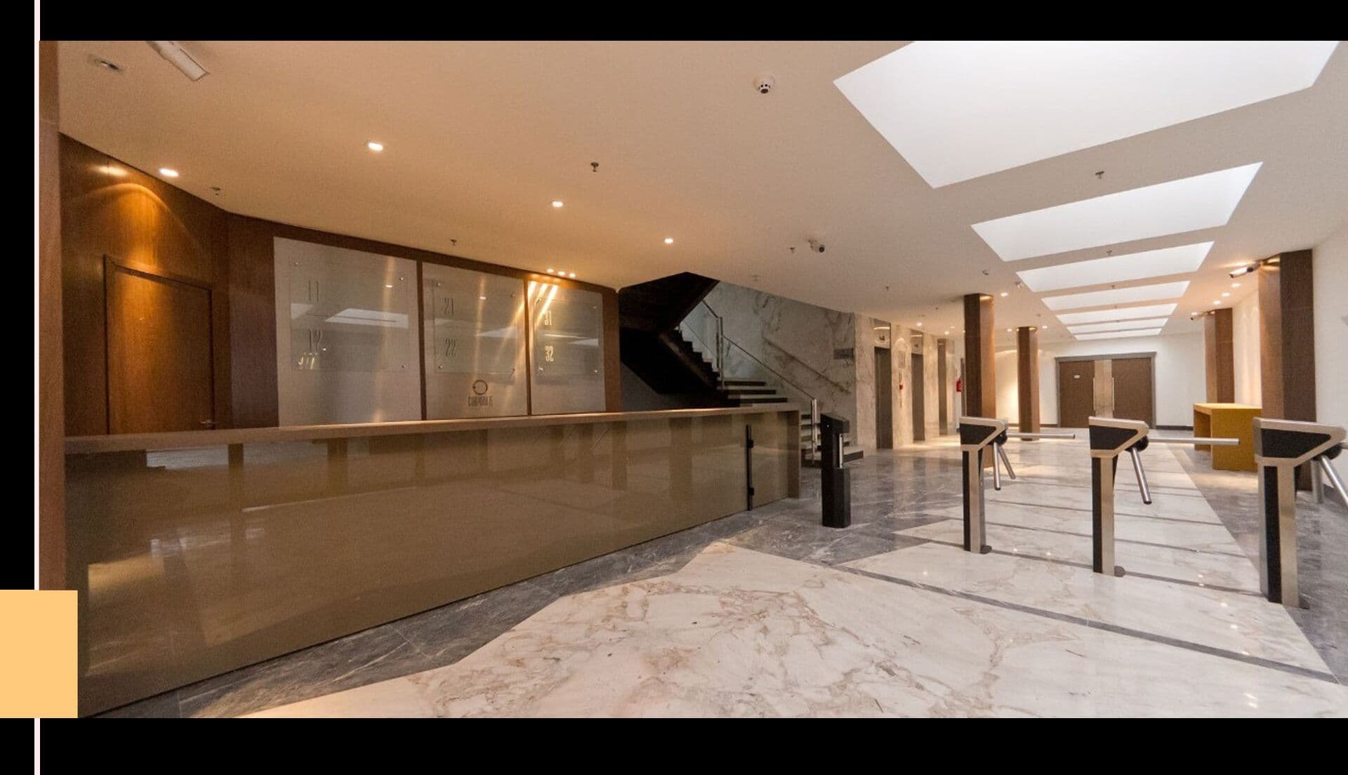 Laje Corporativa 939m² no Centro de Curitiba Corporate Emiliano Pronto para Uso