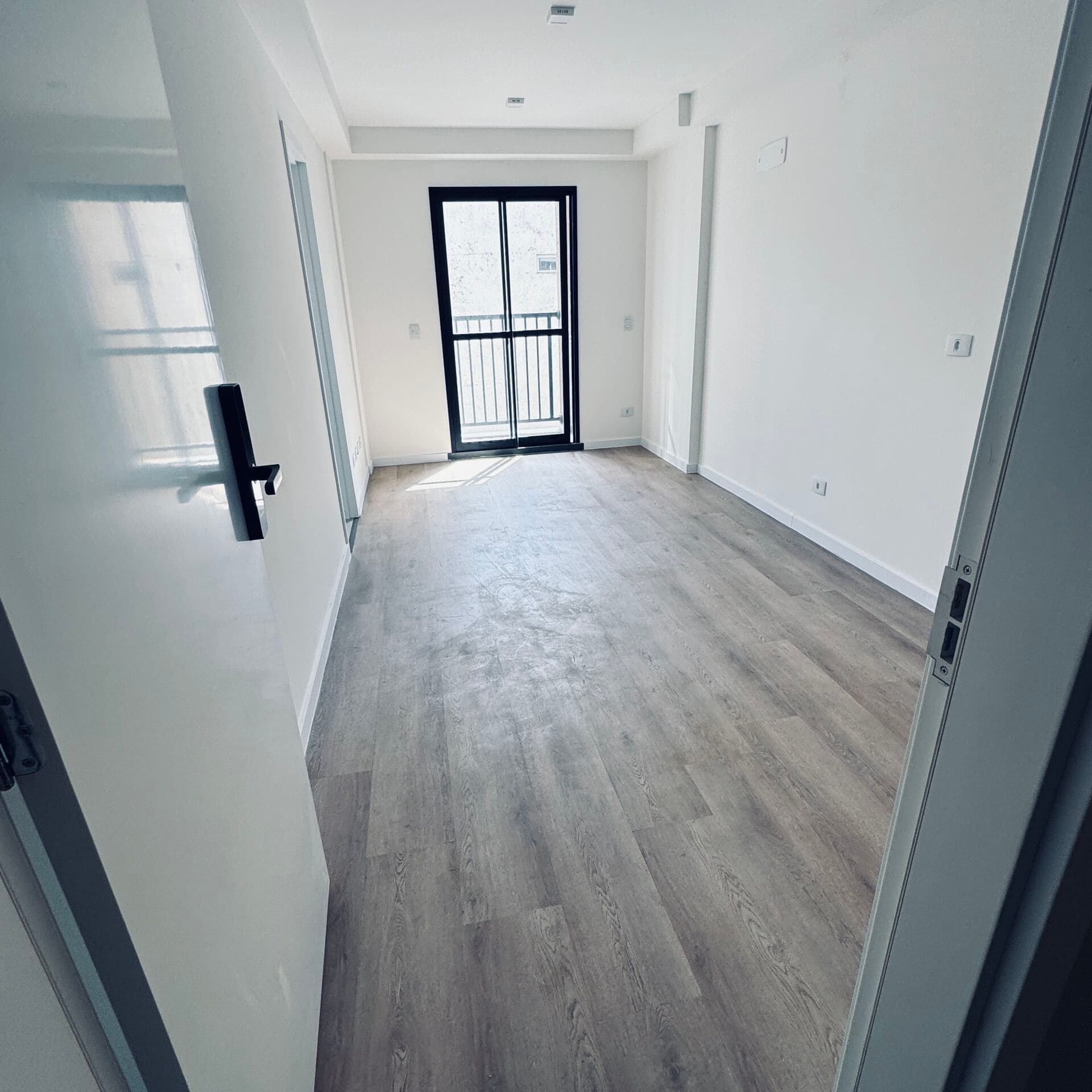 Ibiza Unique Home: Studio à Venda no Centro de Curitiba com 20m² Pronto para Morar e Investir