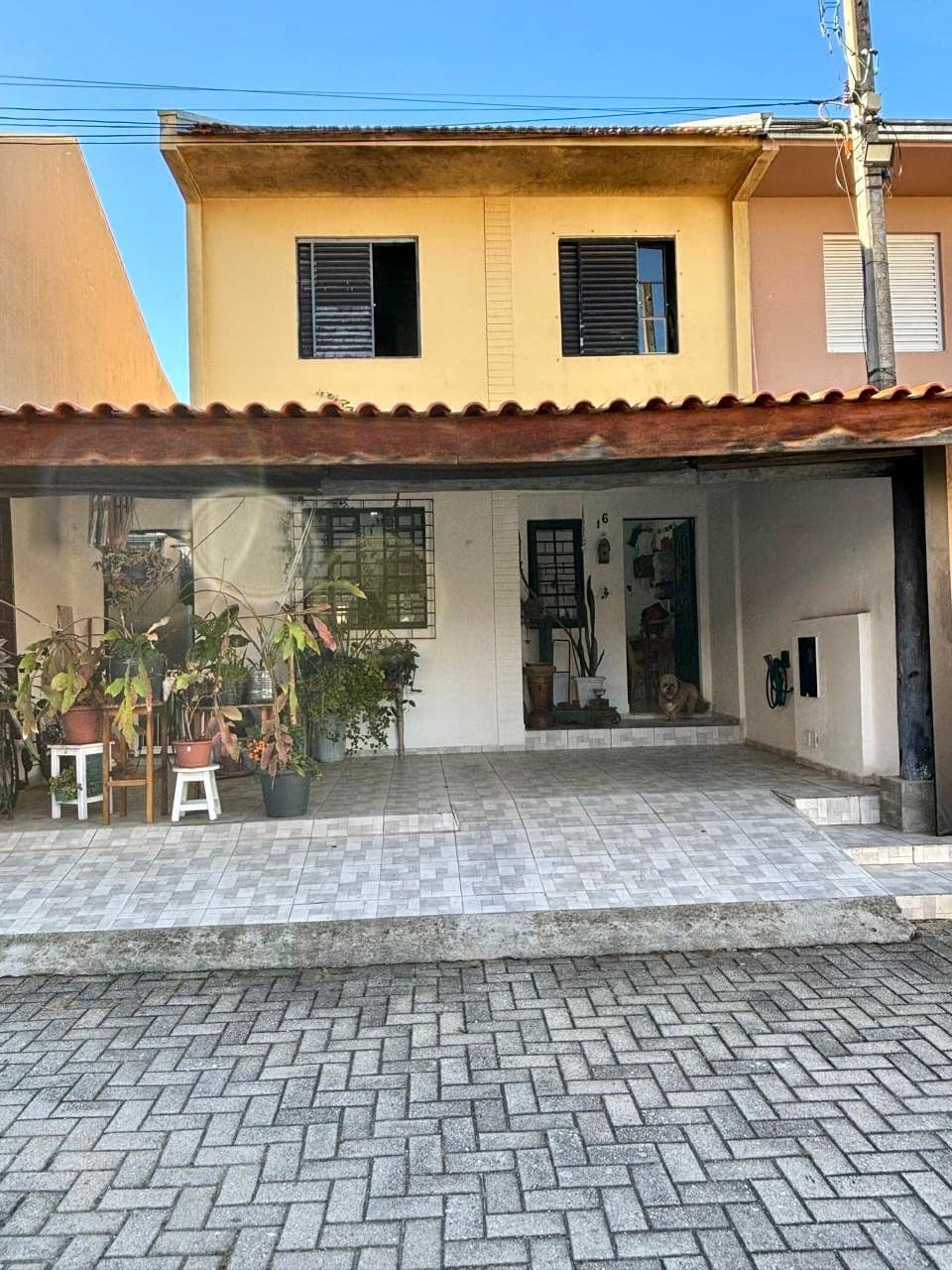 Sobrado à Venda no Portão em Curitiba 3 Quartos Condomínio Fechado 120m² 3 Vagas
