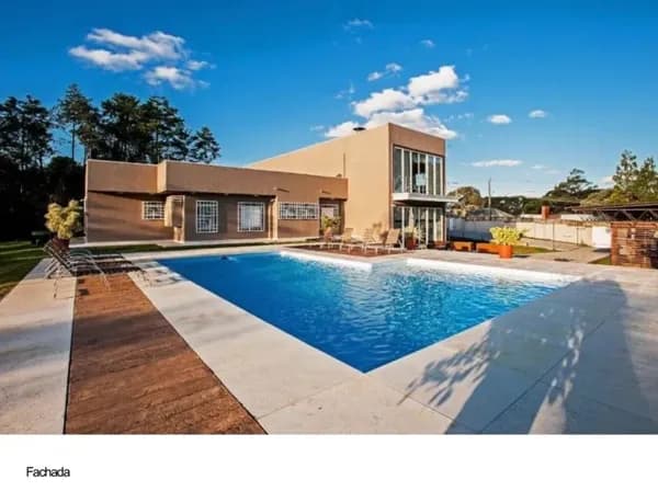 Casa de Alto Padrão à Venda no Butiatuvinha em Curitiba 850m², 5 Quartos, 40 Vagas e Terreno de 5.024m²