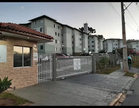 Apartamento 2 Quartos no Residencial Aroeira VI no Santa Cândida em Curitiba com Vaga e Portaria 24h