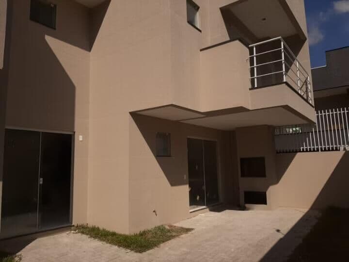 Casa em Condomínio com 3 quartos e 2 vagas no Campo Comprido